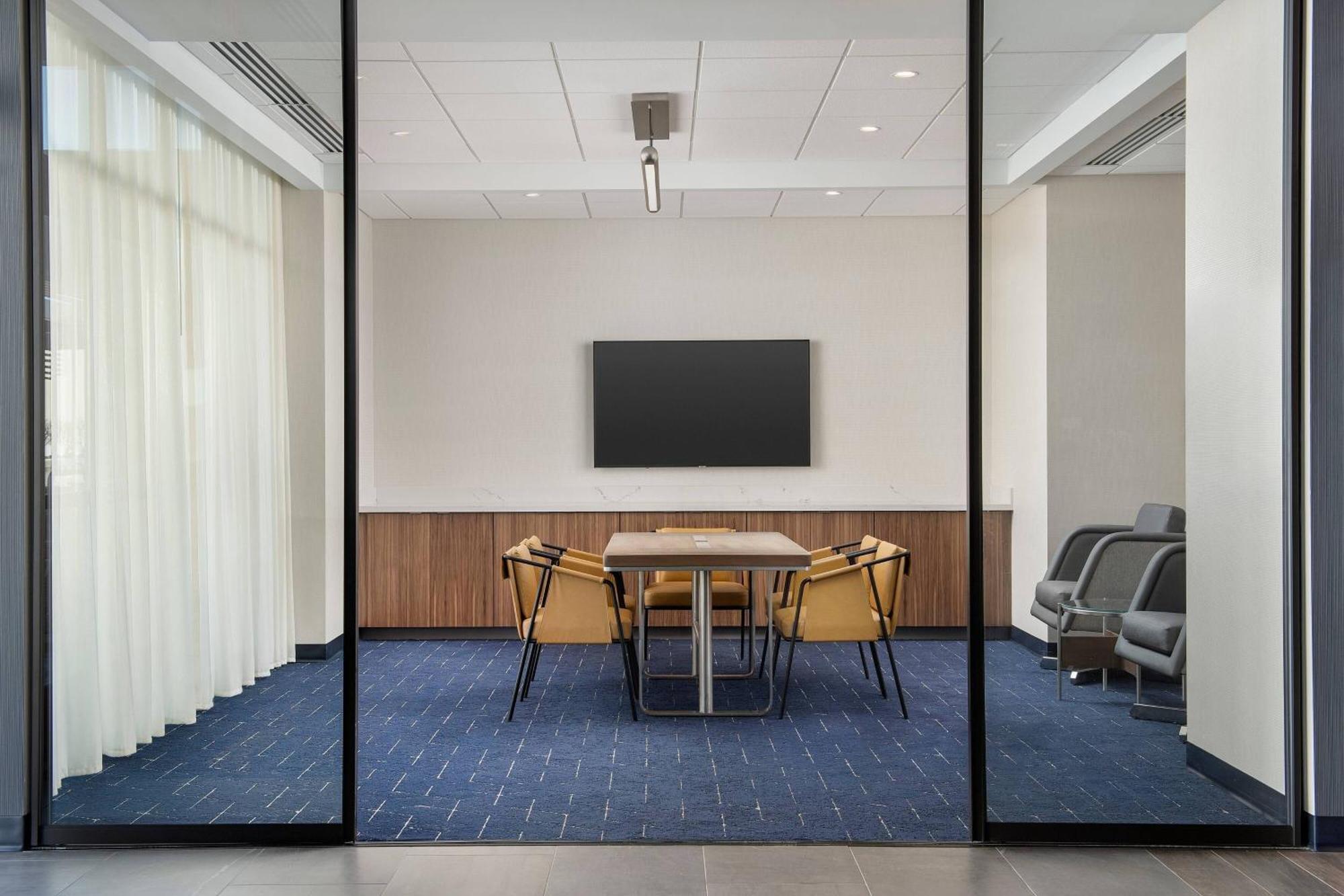 ホテル Courtyard By Marriott Indianapolis プレインフィールド エクステリア 写真