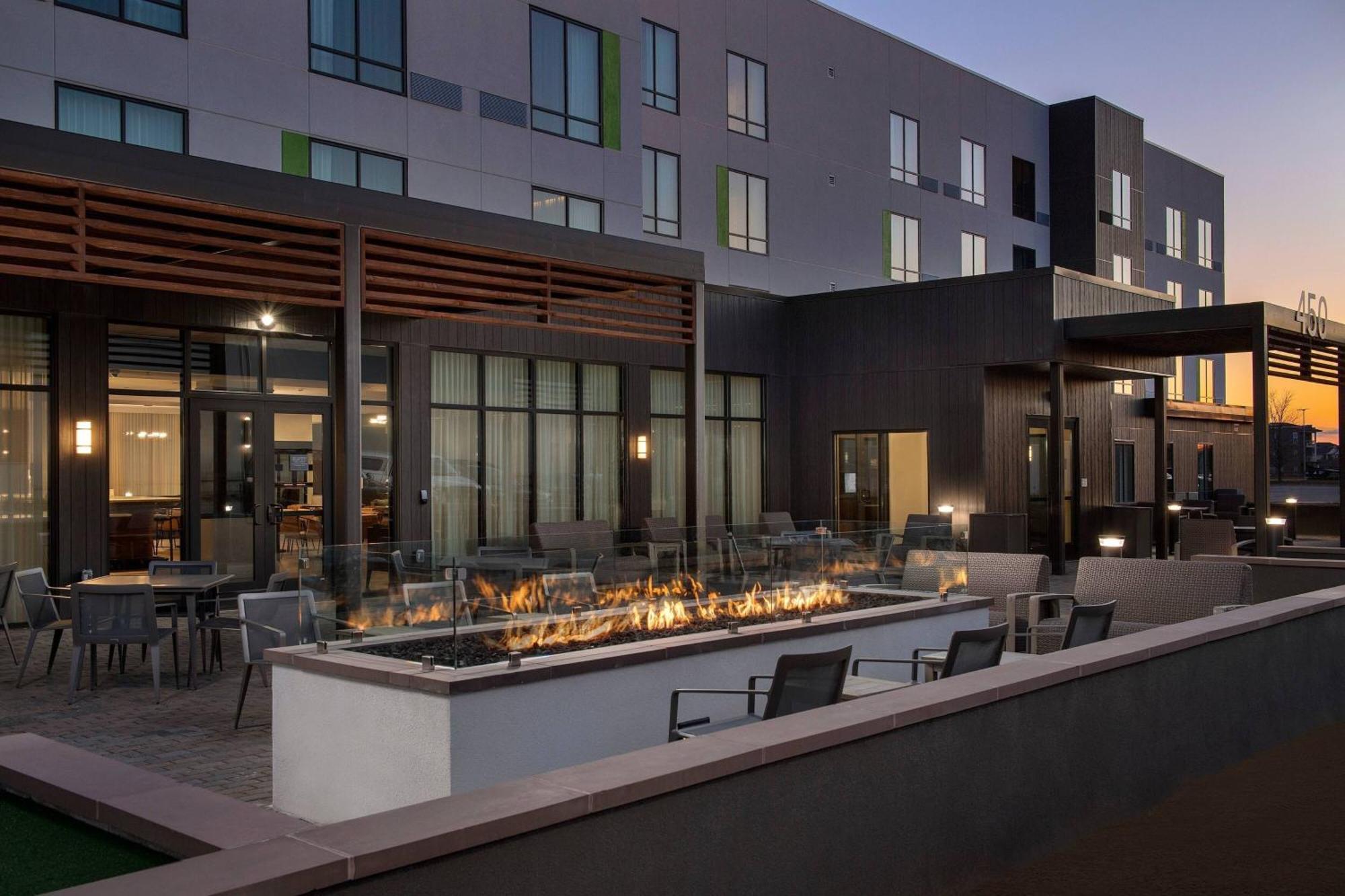ホテル Courtyard By Marriott Indianapolis プレインフィールド エクステリア 写真