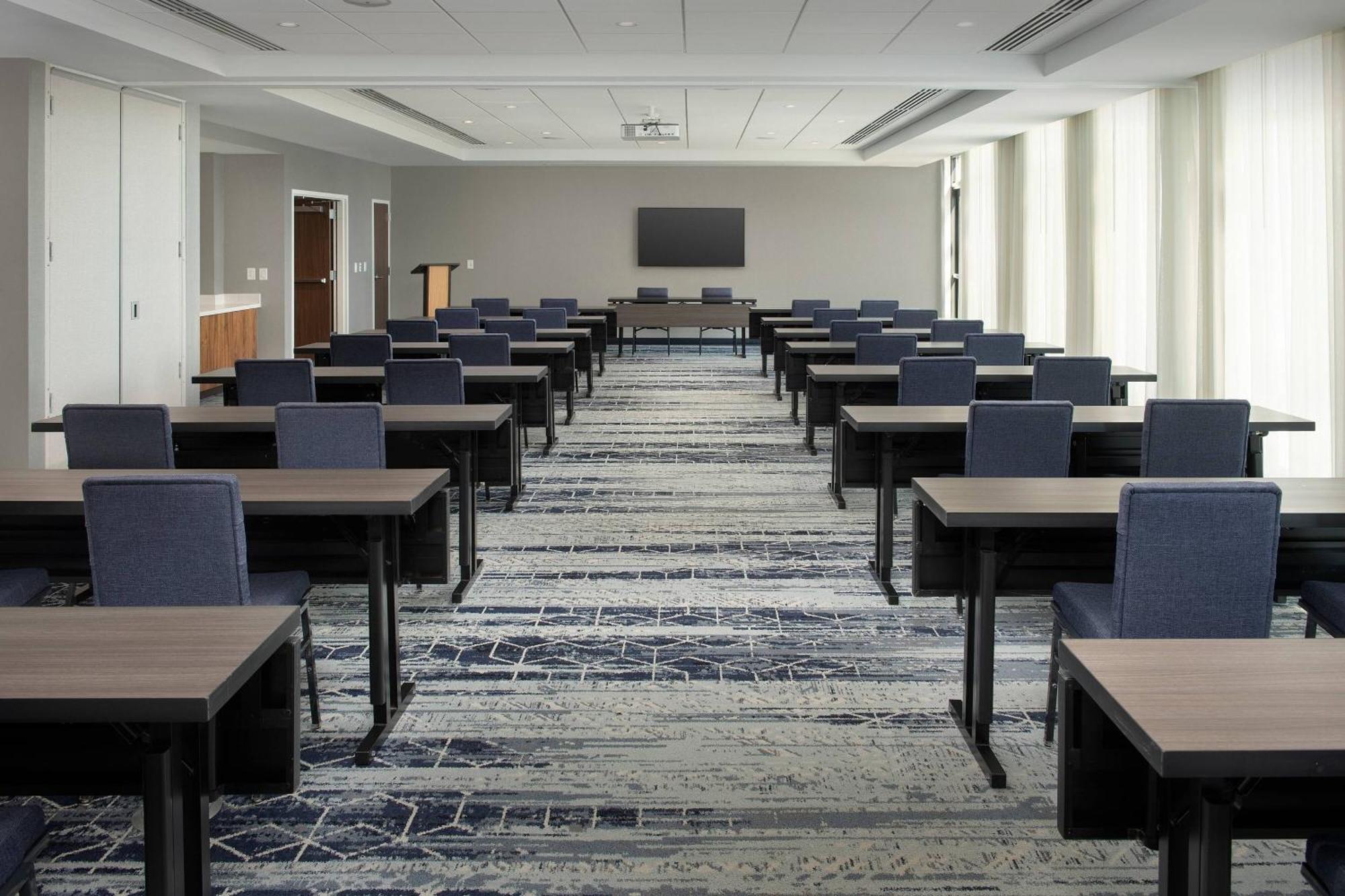 ホテル Courtyard By Marriott Indianapolis プレインフィールド エクステリア 写真