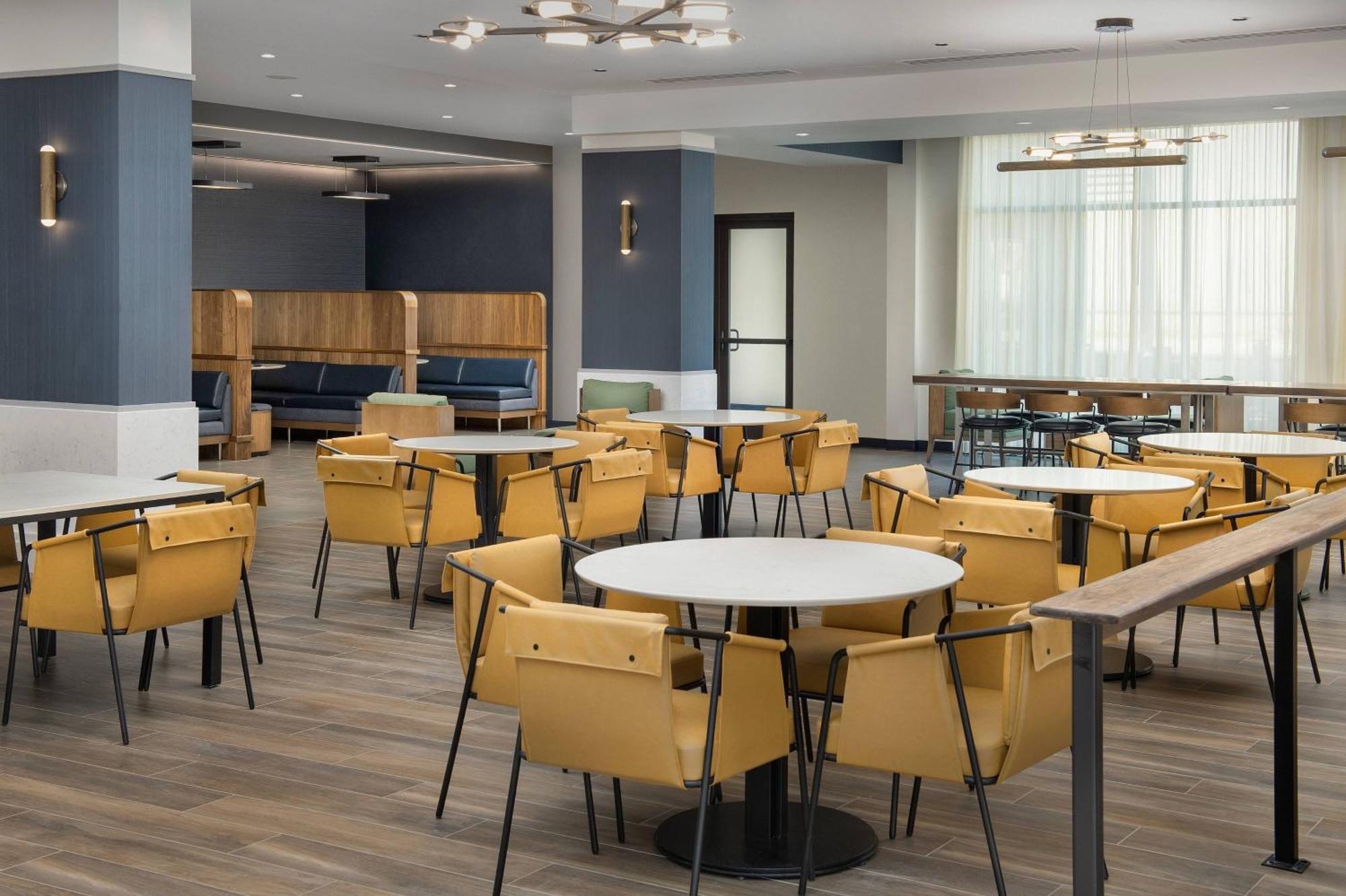 ホテル Courtyard By Marriott Indianapolis プレインフィールド エクステリア 写真