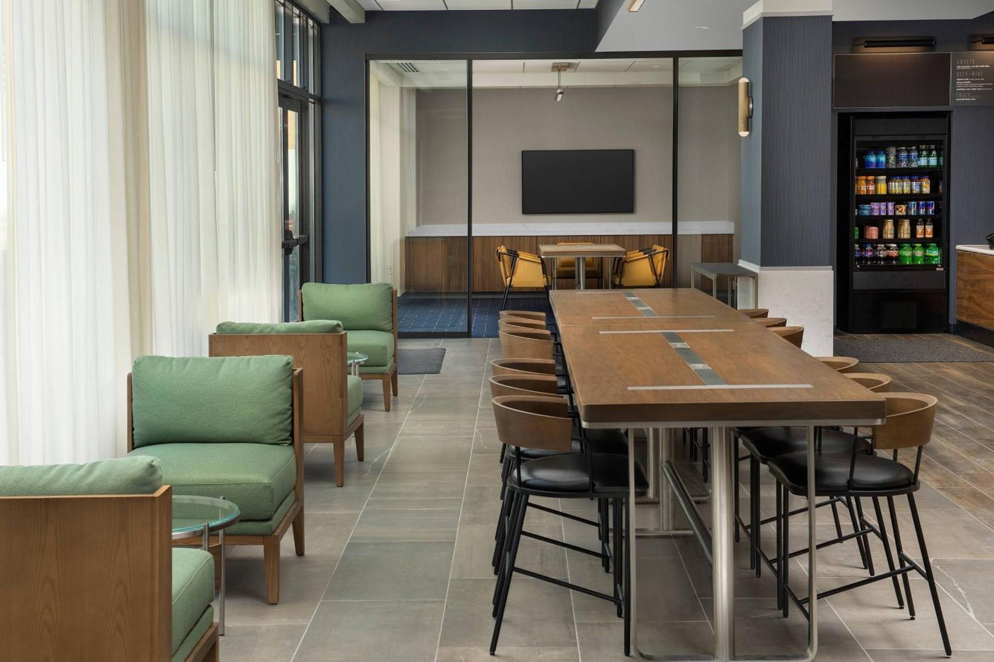 ホテル Courtyard By Marriott Indianapolis プレインフィールド エクステリア 写真